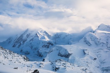 Zermatt - ünlü kayak merkezi İsviçre Alpleri'nde şaşırtıcı görünümü Matterhorn Dağ Manzaralı