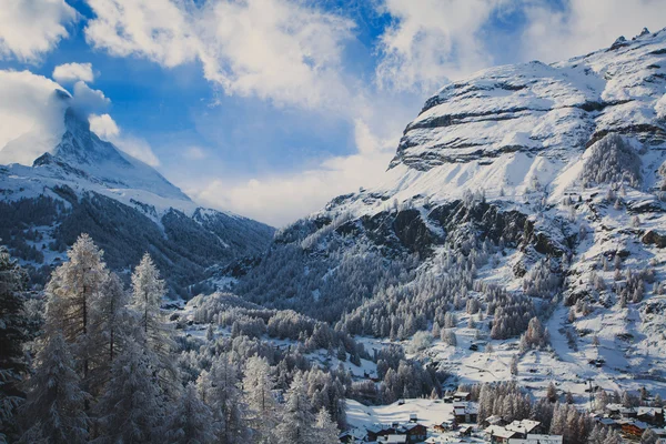 Zermatt - ünlü kayak merkezi İsviçre Alpleri'nde şaşırtıcı görünümü Matterhorn Dağ Manzaralı — Stok fotoğraf
