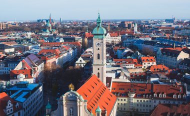 Bayern Münih'in güzel süper geniş açı güneşli havadan görünümü, 
