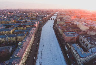 Saint-Petersburg, Rusya Federasyonu güzel süper geniş açı yaz hava görünümünü manzarası ve şehir ve Nevsky Prospect, quadrocopter hava dron görülen ötesinde