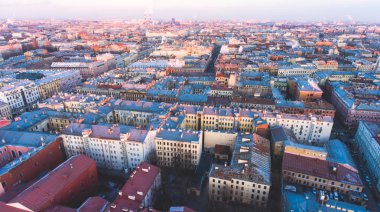 Saint-Petersburg, Rusya Federasyonu güzel süper geniş açı yaz hava görünümünü manzarası ve şehir ve Nevsky Prospect, quadrocopter hava dron görülen ötesinde