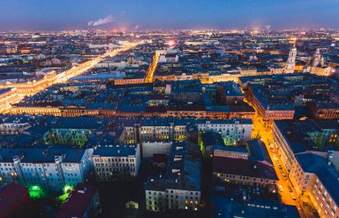 Saint-Petersburg, Rusya Federasyonu güzel süper geniş açı yaz hava görünümünü manzarası ve şehir ve Nevsky Prospect, quadrocopter hava dron görülen ötesinde