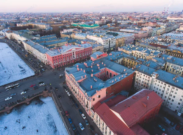 Супер ширококутний пропозиціями пташиного польоту Санкт-Петербург, Росія з горизонт і декорації за межі міста й Невського проспекту, видно з quadrocopter повітря drone — стокове фото