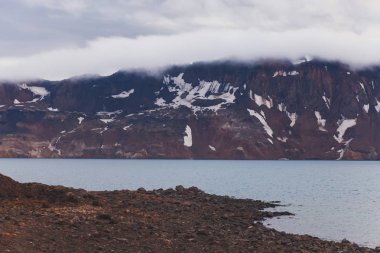 İki krater gölleri, İzlanda ile İzlanda dev volkanın Askja görünümünü