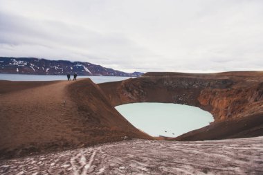 İki krater gölleri, İzlanda ile İzlanda dev volkanın Askja görünümünü