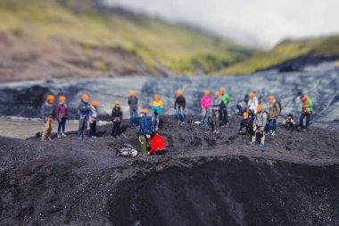 İzlanda Glacier hiking yürüyüşçü bir grup ile İzlanda'daki ünlü glacier keşfetmek tırmanma turist