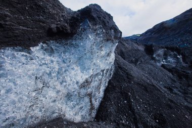 İzlanda Glacier hiking yürüyüşçü bir grup ile İzlanda'daki ünlü glacier keşfetmek tırmanma turist