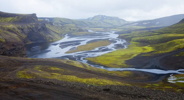 Famoso destino turístico icelandic popular e centro de caminhadas nas terras altas da Islândia Landmannalaugar colorido montanhas paisagem vista, Sul da Islândia — Fotografia de Stock