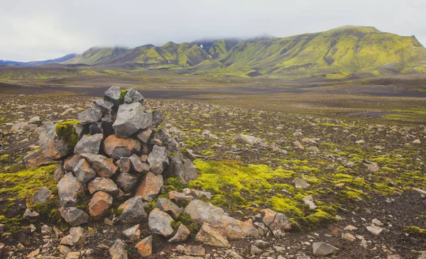 Famoso destino turístico icelandic popular e centro de caminhadas nas terras altas da Islândia Landmannalaugar colorido montanhas paisagem vista, Sul da Islândia — Fotografia de Stock