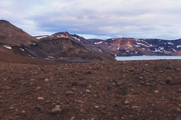 2 つのクレーター湖、アイスランド、アイスランドの巨大な火山 Askja のビュー — ストック写真