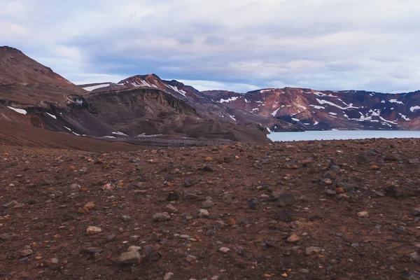 Utsikt över isländska jätte vulkan Askja med två kratersjöar, Island — Stockfoto