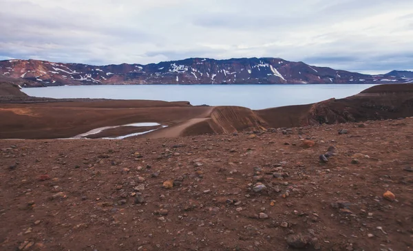 Vue du volcan géant icelandique Askja avec deux lacs de cratère, Islande — Photo