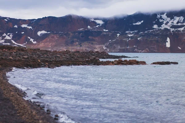 Utsikt över isländska jätte vulkan Askja med två kratersjöar, Island — Stockfoto