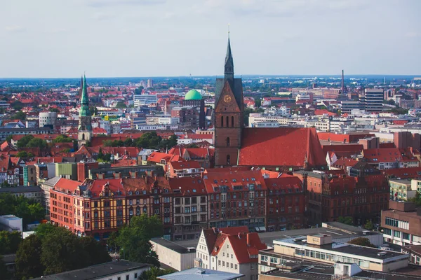 Belle vue aérienne d'été super grand angle de Hanovre, Allemagne, Basse-Saxe, vue depuis le pont d'observation de la nouvelle mairie, Hanovre — Photo