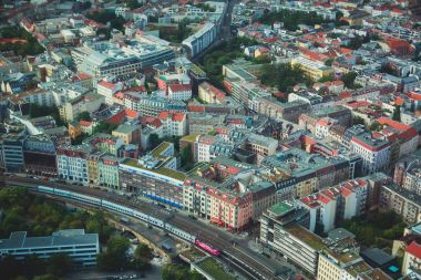 Berlin Hava görünümünü manzarası ve ötesinde city, Almanya, Tv Kulesi gözlem güverteden gördüm