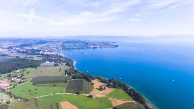 Bodensee, Almanya, Avusturya ve İsviçre, göle hava görünümünü dron vurdu