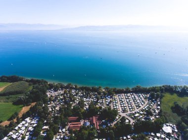 Bodensee, Almanya, Avusturya ve İsviçre, göle hava görünümünü dron vurdu