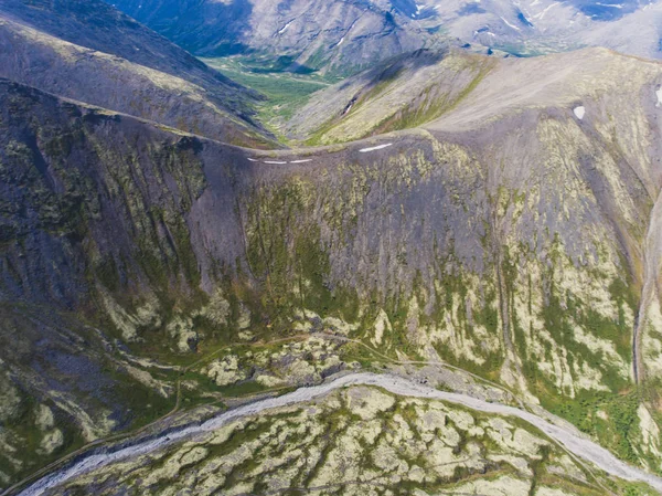 Aerial beautiful picture of Khibiny Mountains, Russia, Kola Peninsula, Murmansk, shot from drone — Stock Photo, Image