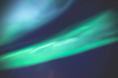 Büyük renkli yeşil güzel resim canlı Aurora Borealis, Aurora Polaris, Ayrıca biliyorum Kuzey ışıkları gece gökyüzünde olarak Norveç, Scandinavia 
