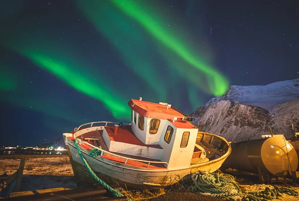 Schönes Bild Von Massiven Bunten Grünen Lebendigen Polarlichtern Polarlichtern Auch — Stockfoto