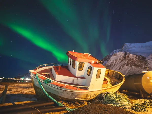 Schönes Bild Von Massiven Bunten Grünen Lebendigen Polarlichtern Polarlichtern Auch — Stockfoto