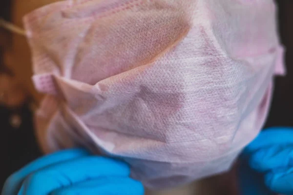 Blick Auf Verschiedene Farbige Gerichtsmedizinische Atemschutzmasken Rosa Grüne Und Blaue — Stockfoto