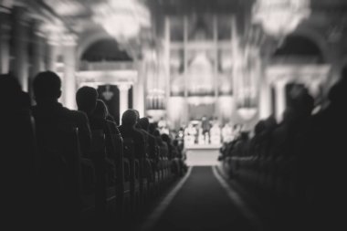 Filarmoni filarmoni orkestrasının arka planda klasik müzik çalan orkestrası ve orkestrası.
