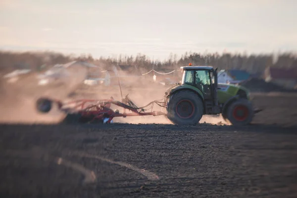 Tractor Disc Harrow System Harrows Cultivated Farm Field Process Harrowing — Stock Photo, Image