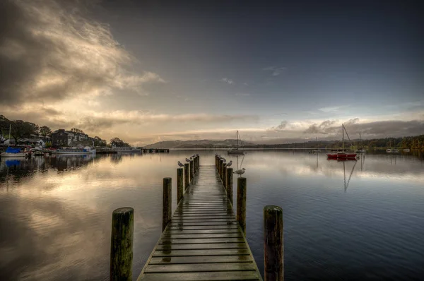 Windermere jest największym naturalnym jeziorem w Anglii. w rejonie jeziora — Zdjęcie stockowe