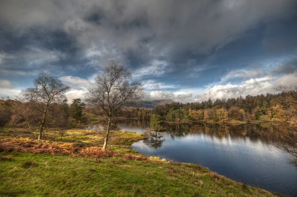 Prachtig landschapsbeeld van Tarn Hows in Lake District — Stockfoto
