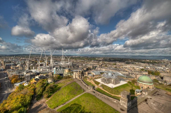 Uitzicht op de stad Edinburgh - Schotland - Verenigd Koninkrijk — Stockfoto