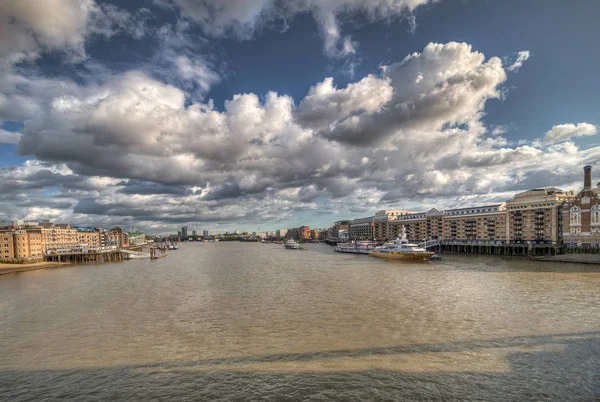 Fiume Tamesis nella bellissima città di Londra. Regno Unito — Foto Stock