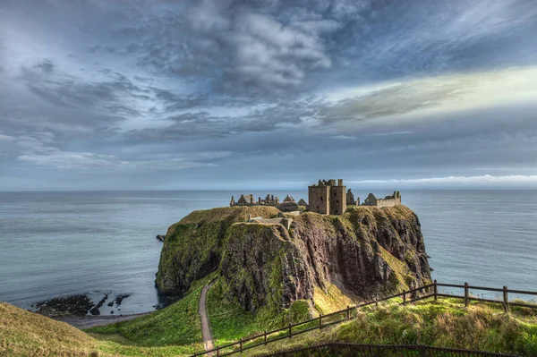 Dunnottarský hrad ve Skotsku. Blízko Aberdeenu - Velká Británie — Stock fotografie