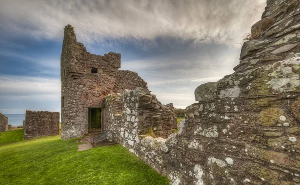 Castillo de Dunnottar en Escocia. Cerca de Aberdeen - Reino Unido — Foto de Stock