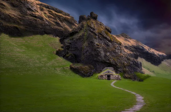 Grotten van Rutshellir op de Bjoovegur weg - IJsland — Stockfoto