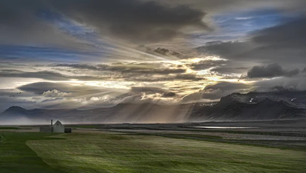 Spectaculaire zonsondergang in IJsland — Stockfoto