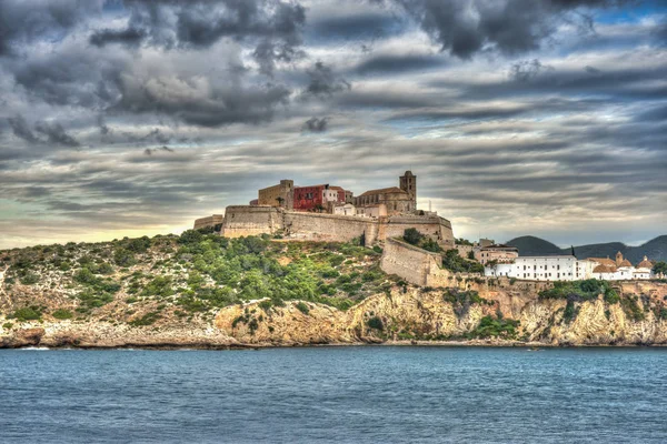 Cidade murada com o Castelo de Ibiza — Fotografia de Stock