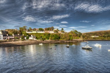 Portree şehir manzarası - İskoçya