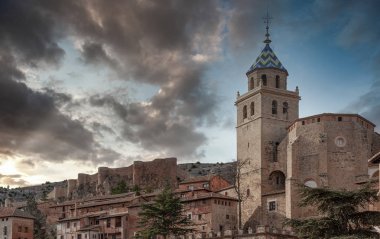 Teruel ilindeki Albarracin Katedrali 'nin çan kulesi.