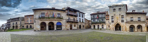 Praça Principal Santillana de Mar - Cantabria - Espanha — Fotografia de Stock