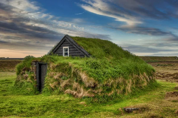 Typical view of turf-top houses in Icelandic countryside. — Stock Photo, Image