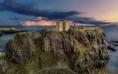 İskoçya 'daki Dunnottar Kalesi. Aberdeen yakınlarında - Birleşik Krallık