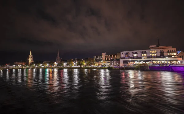 A bela cidade de Inverness - Paisagem noturna — Fotografia de Stock