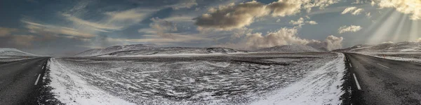 Tundra islandesa após uma queda de neve — Fotografia de Stock