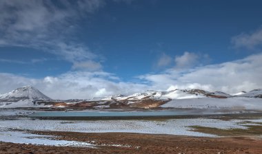 M 'Vatn' da jeotermal bölge - İzlanda