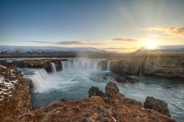 Der godafoss (isländisch: Wasserfall der Götter) ist ein berühmter Wasserfall in Island. — Stockfoto