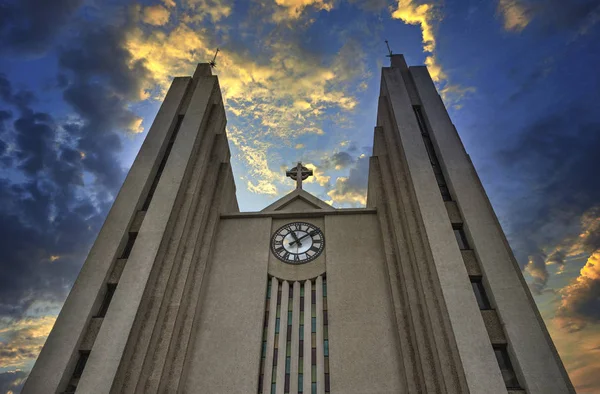 Akureyri Church, Akureyri Church. The coastal city of Akureyri i — Stock Photo, Image