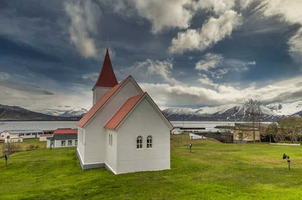 Christi-Kirche. Dorf von Chrisey Island in Island — Stockfoto