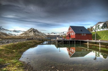 Siglufjordur 'un pitoresk şehri İzlanda