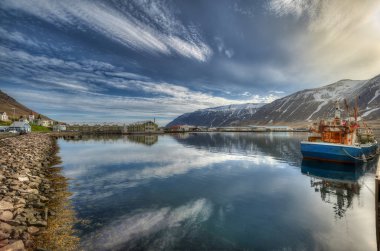 Siglufjordur 'un pitoresk şehri İzlanda